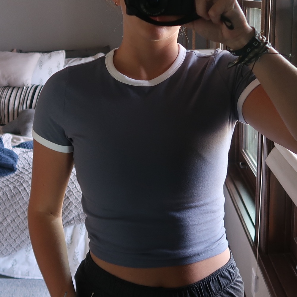 Hollister baby tee (dirty lavender)